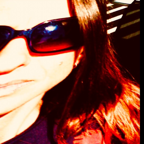 Meet your Posher, Jennie - Picture 2 of 2